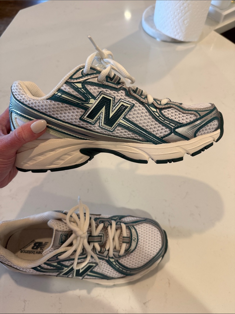 New Balance 530 Sneakers Women’s Size 6 White Green Running Shoes - Picture 3 of 4